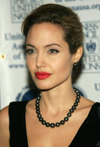 Angelina Jolie gémeaux